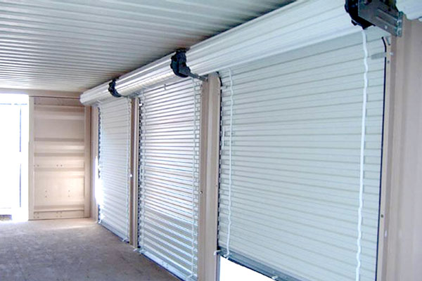 Commercial Roll-Up Garage Doors